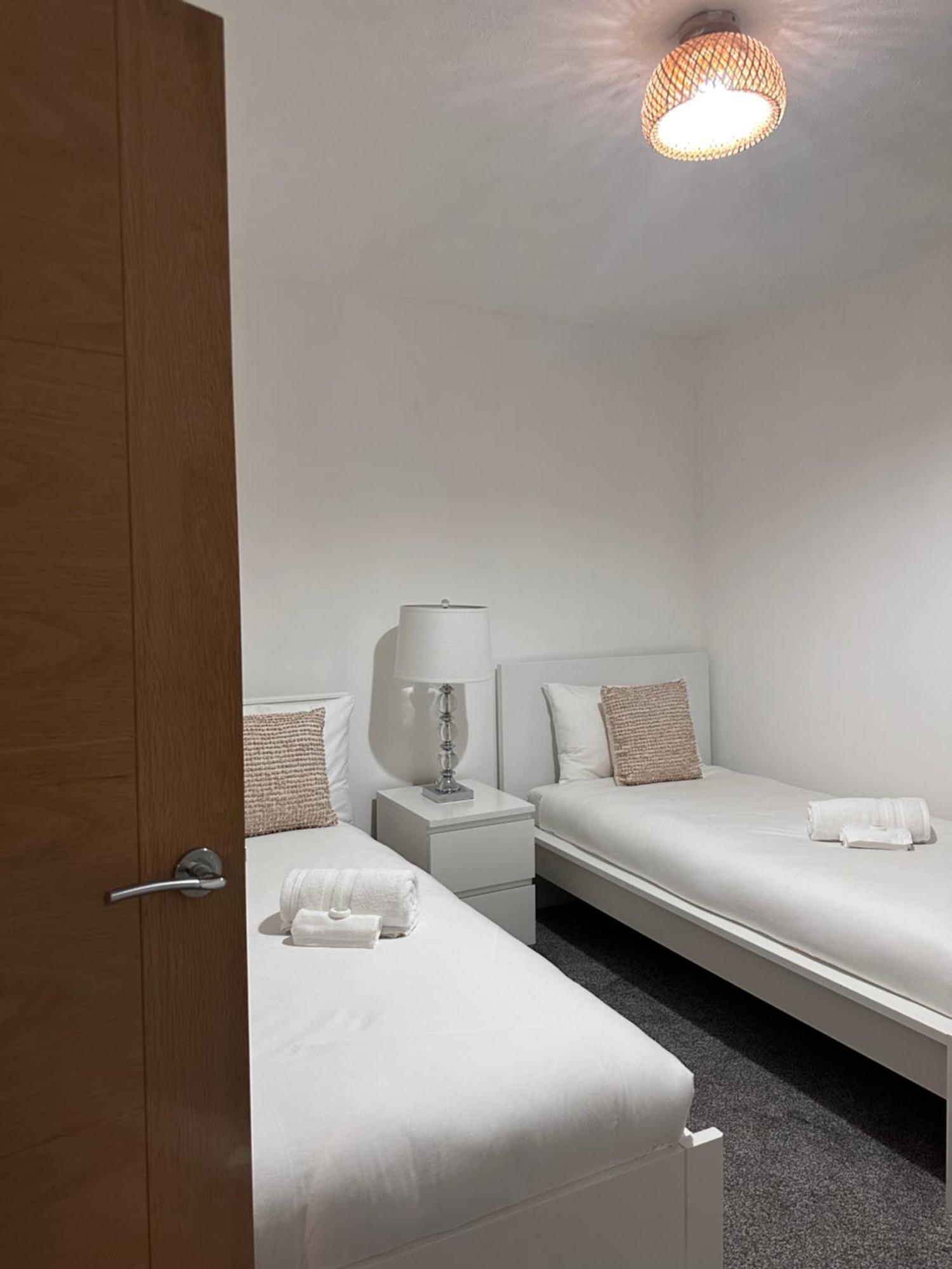 Ocean Village Marina 2 Bedroom Apartment With Balcony! Σαουθάμπτον Εξωτερικό φωτογραφία